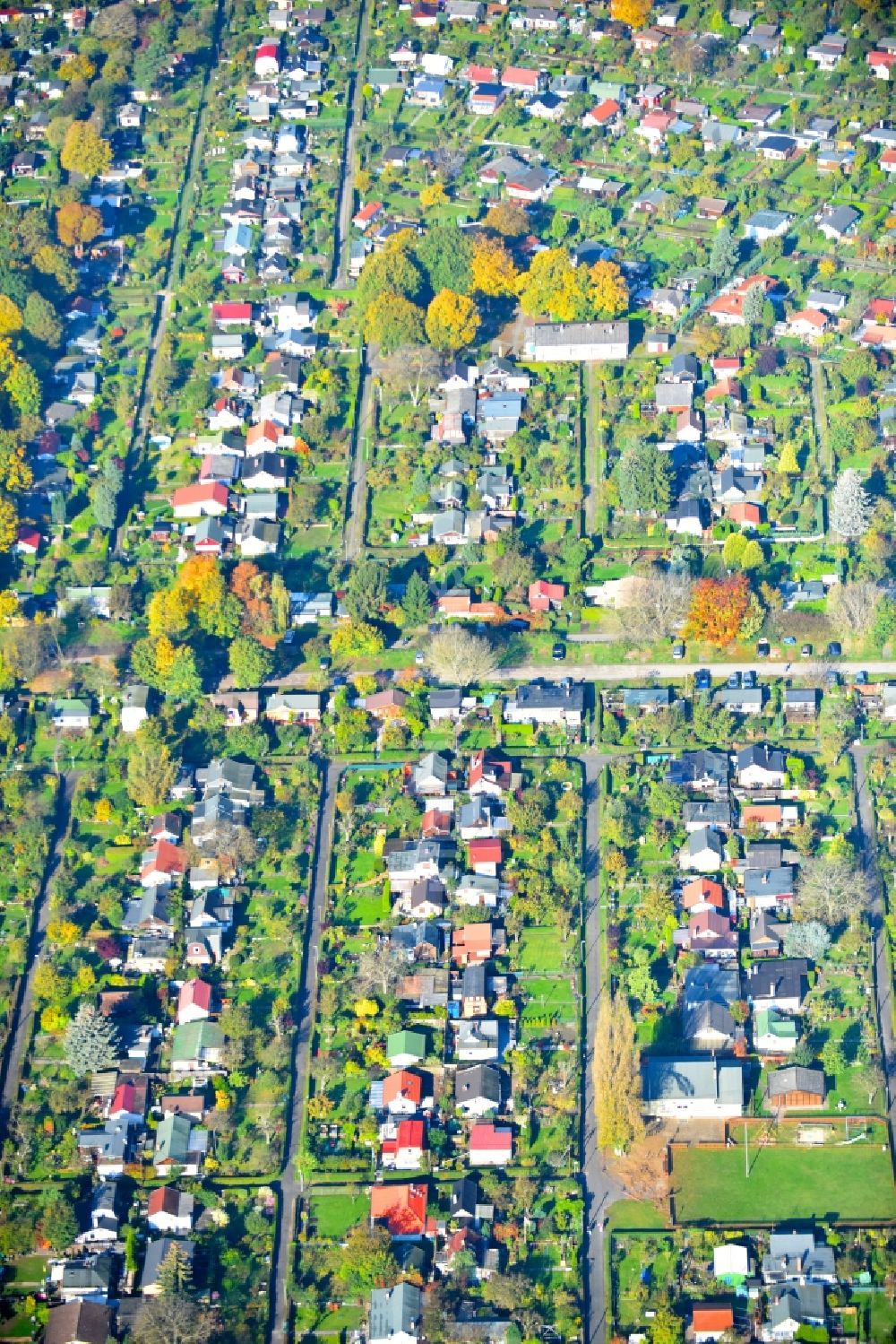 Luftbild Berlin - Kleingartenanlagen der Laubenkolonie Kleingartenanlage Ideal III e.V. in Berlin Neukölln in Berlin, Deutschland