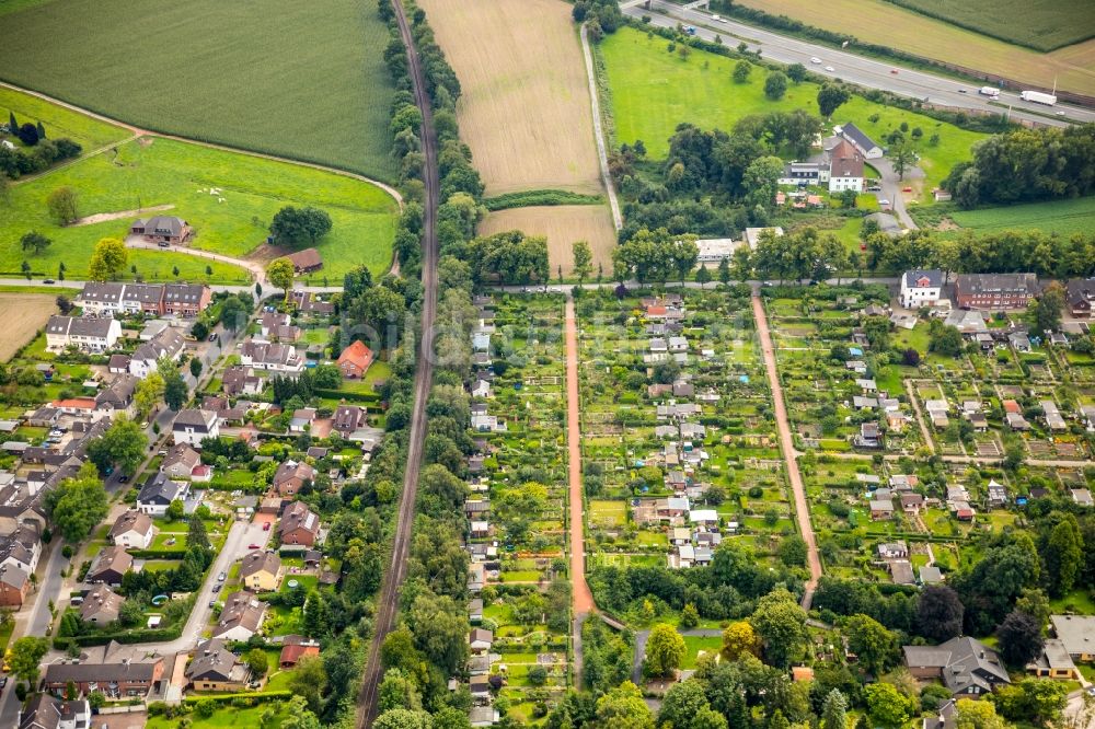 Gladbeck von oben - Kleingartenanlagen einer Laubenkolonie vom Kleingartenverein Im Linnerott in Gladbeck im Bundesland Nordrhein-Westfalen - NRW, Deutschland