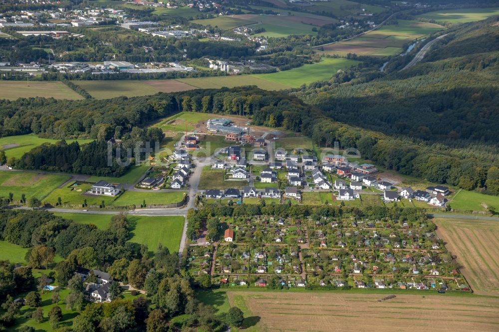 Luftaufnahme Arnsberg - Kleingartenanlagen einer Laubenkolonie des Kleingärtnervereins Neheim e.V. in Arnsberg im Bundesland Nordrhein-Westfalen, Deutschland