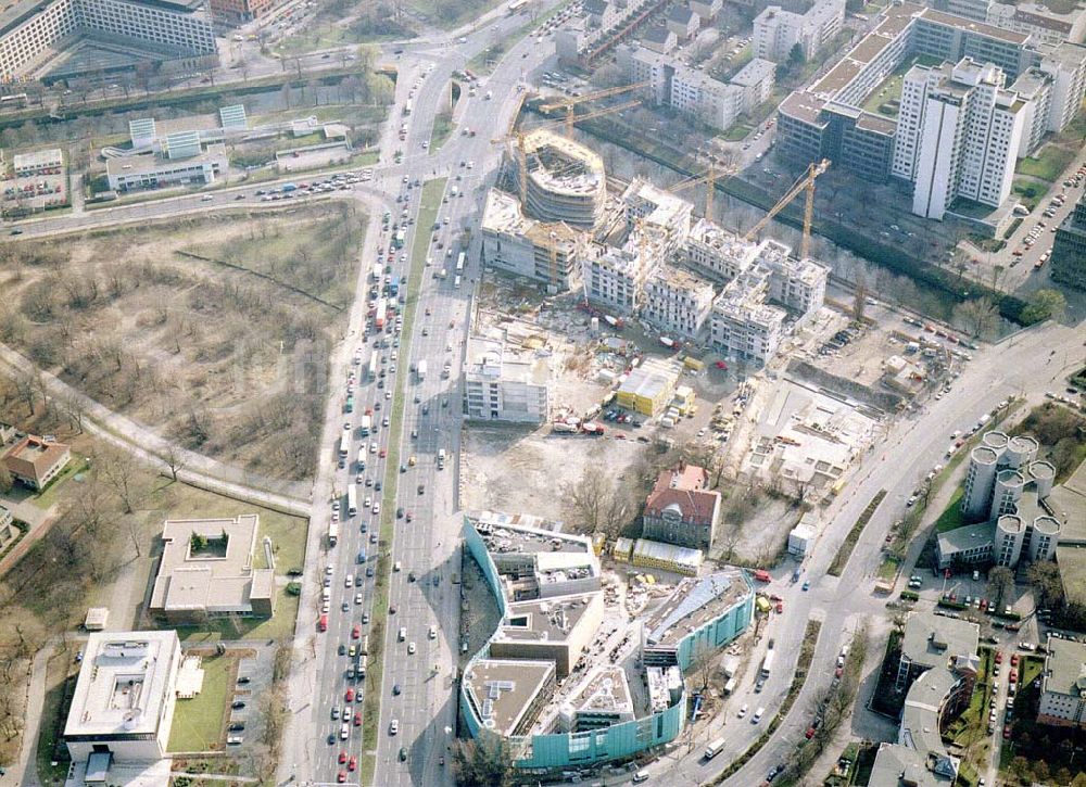 Berlin-Tiergarten aus der Vogelperspektive: Klingelhöferdreieck mit Botschaftsbau der Nordischen Länder im Berliner Tiergarten.