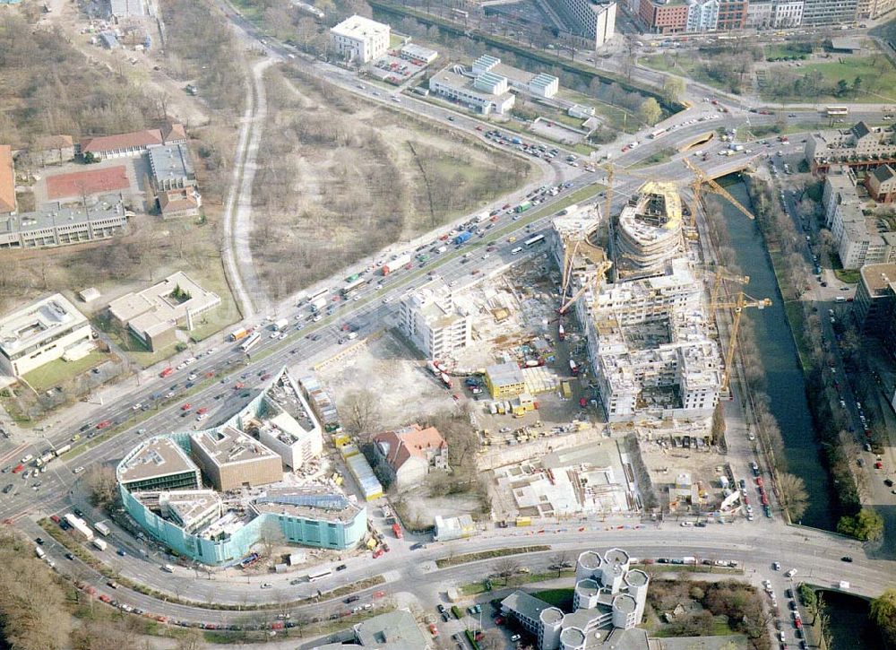 Luftaufnahme Berlin-Tiergarten - Klingelhöferdreieck mit Botschaftsbau der Nordischen Länder im Berliner Tiergarten.