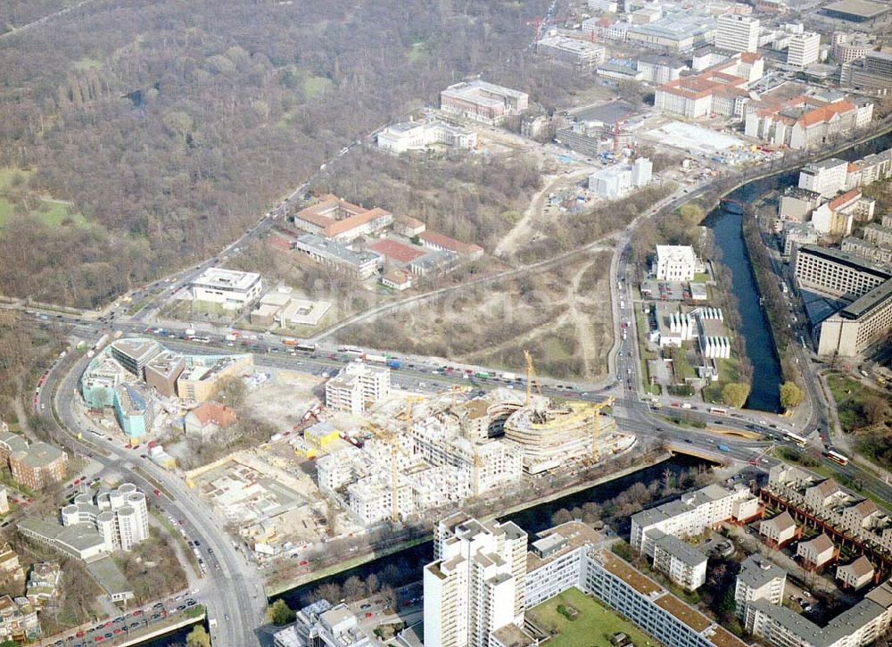 Berlin-Tiergarten aus der Vogelperspektive: Klingelhöferdreieck mit Botschaftsbau der Nordischen Länder im Berliner Tiergarten.