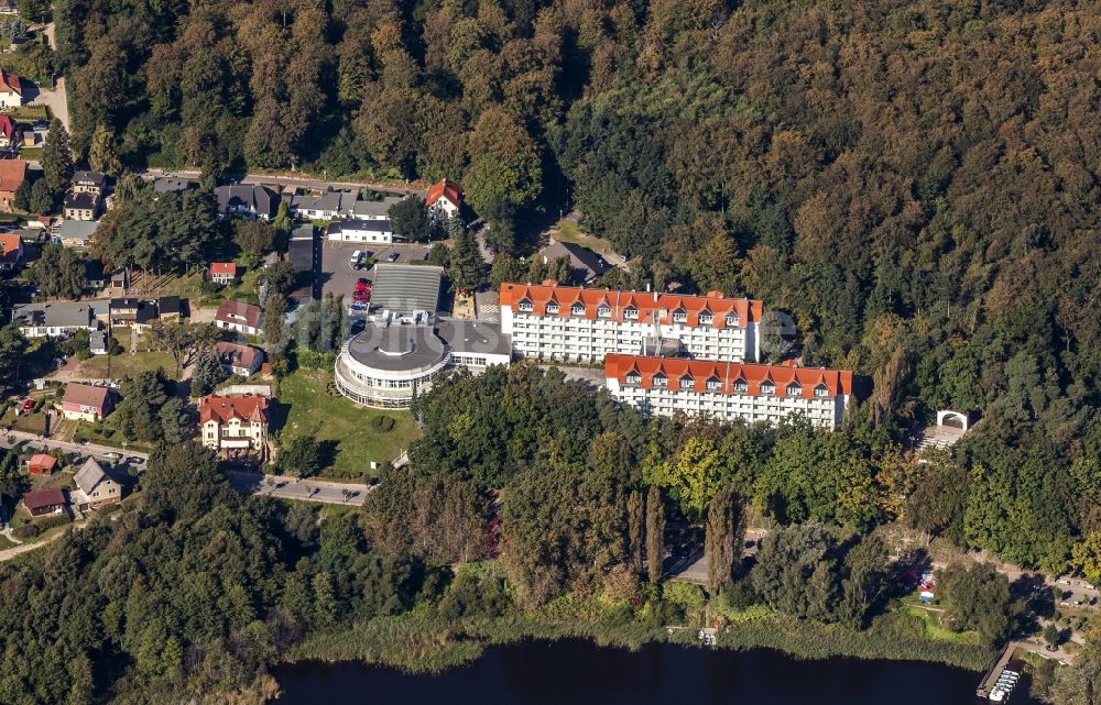 Loddin von oben - Klinikgebäude des Rehabilitationszentrums der Rehaklinik im Ortsteil Kölpinsee in Loddin im Bundesland Mecklenburg-Vorpommern