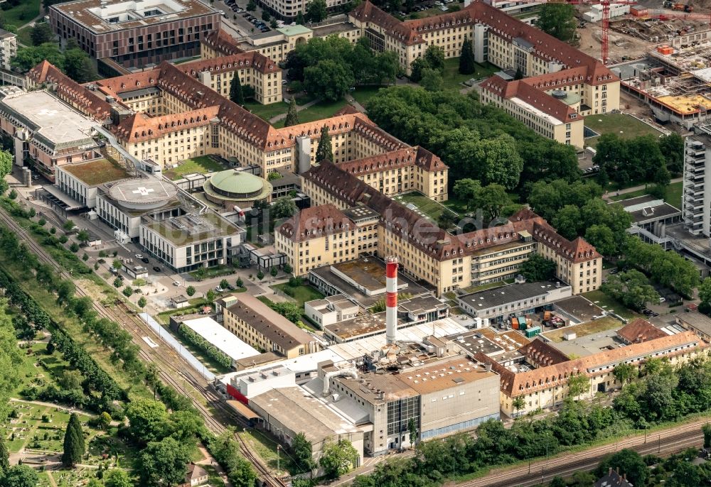 Freiburg im Breisgau von oben  Klinikgelände des Krankenhauses