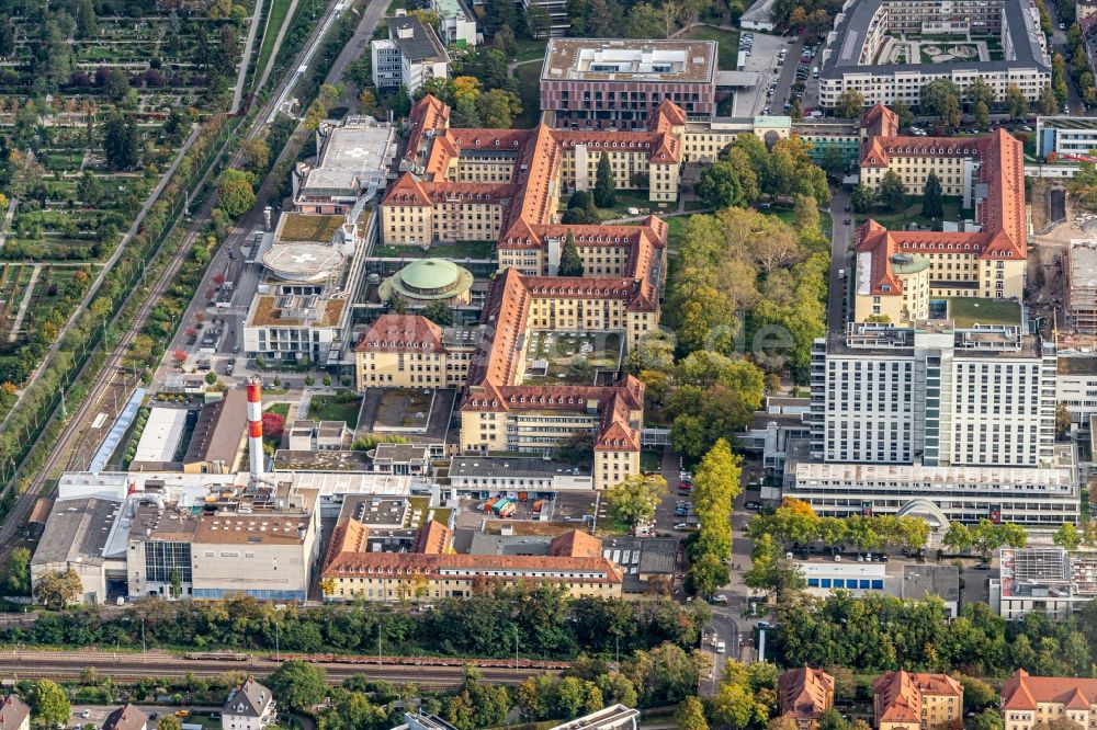 Freiburg im Breisgau aus der Vogelperspektive Klinikgelände des