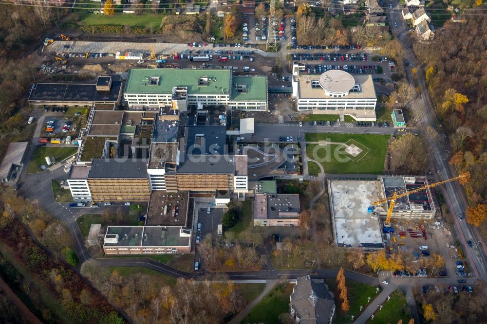 Duisburg von oben - Klinikgelände des Evangelischen Krankenhaus Duisburg-Nord im Ortsteil Hamborn in Duisburg im Bundesland Nordrhein-Westfalen