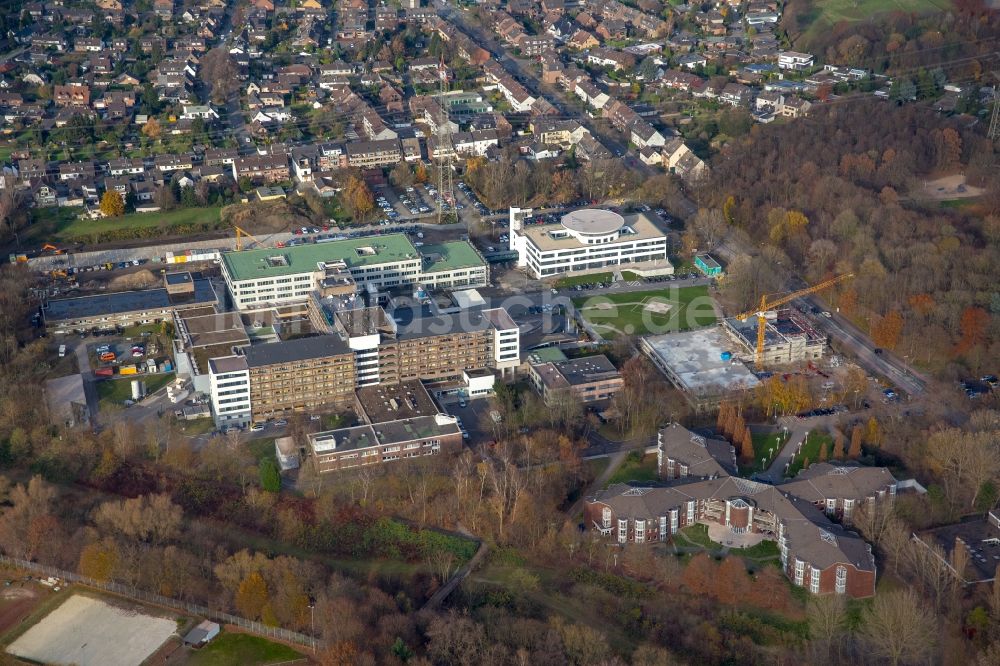 Duisburg von oben - Klinikgelände des Evangelischen Krankenhaus Duisburg-Nord im Ortsteil Hamborn in Duisburg im Bundesland Nordrhein-Westfalen