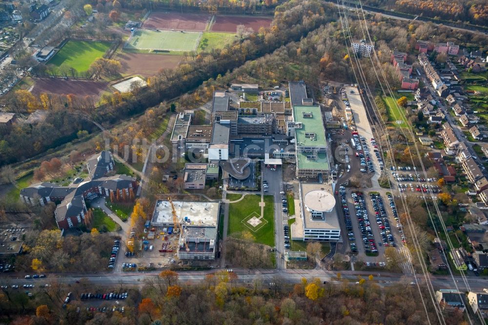 Duisburg von oben - Klinikgelände des Evangelischen Krankenhaus Duisburg-Nord im Ortsteil Hamborn in Duisburg im Bundesland Nordrhein-Westfalen