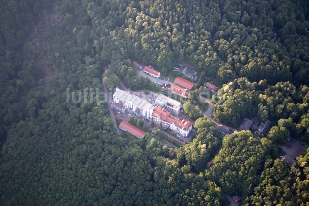 Eußerthal aus der Vogelperspektive: Klinikgelände der Fachklinik Eußerthal. Klinik zur Rehabilitation Abhängigkeitskranker in Eußerthal im Bundesland Rheinland-Pfalz