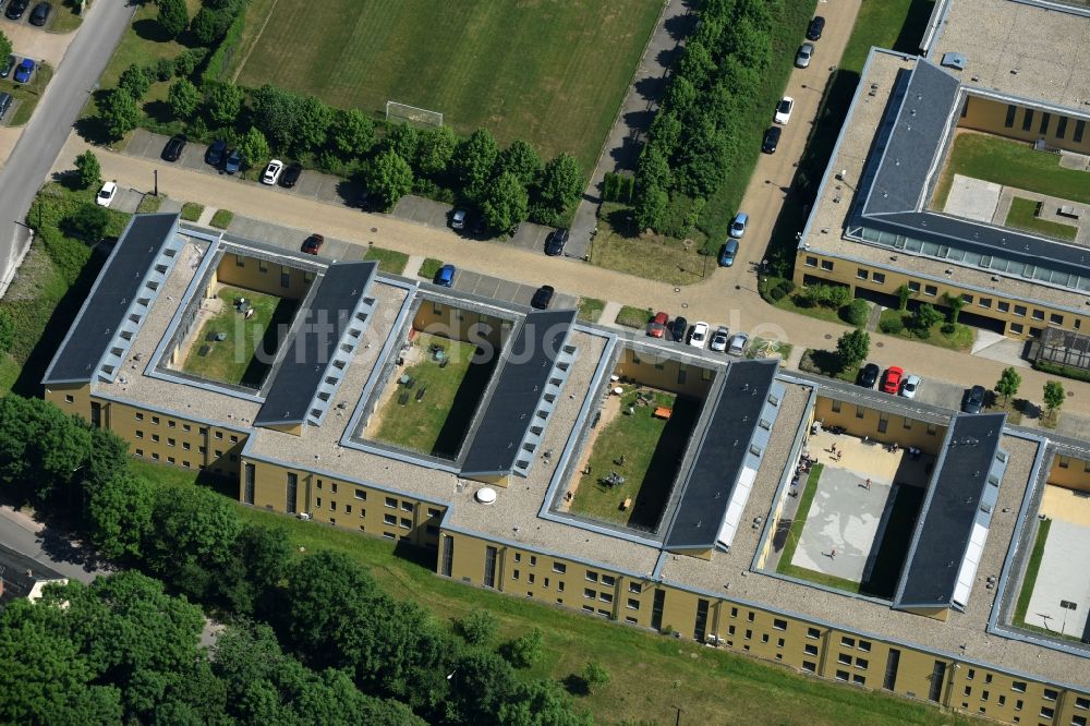 Luftaufnahme Bernburg (Saale) - Klinikgelände des Fachklinikums Bernburg in Bernburg (Saale) im Bundesland Sachsen-Anhalt