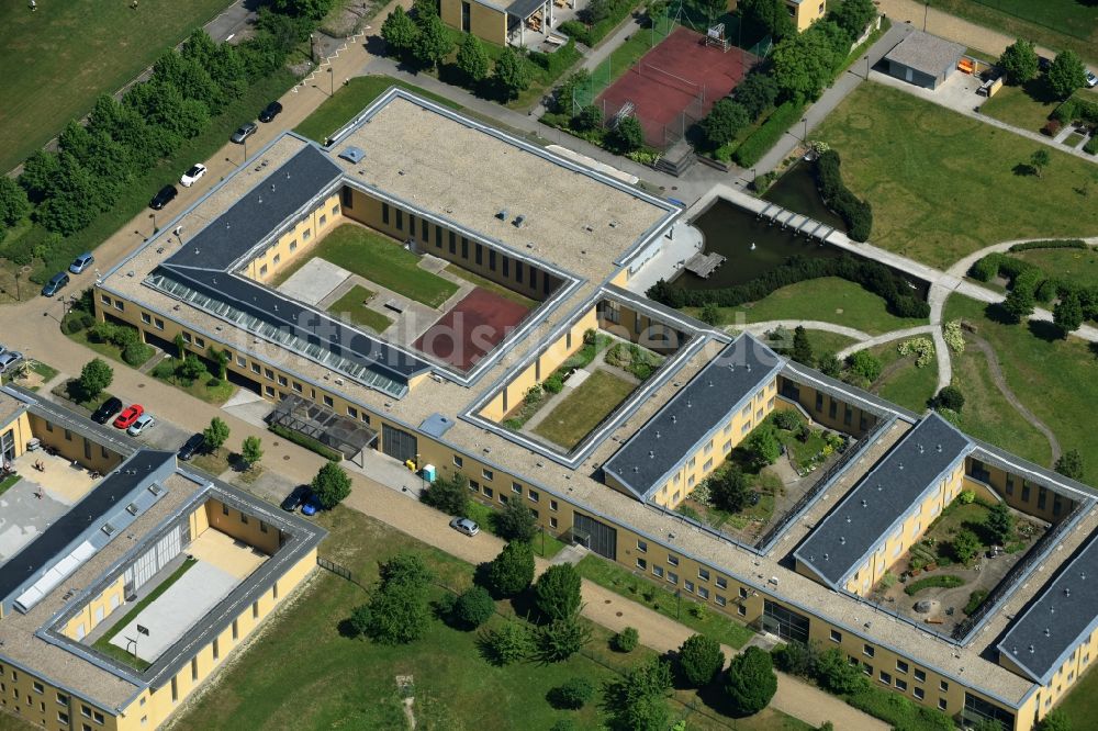 Luftaufnahme Bernburg (Saale) - Klinikgelände des Fachklinikums Bernburg in Bernburg (Saale) im Bundesland Sachsen-Anhalt