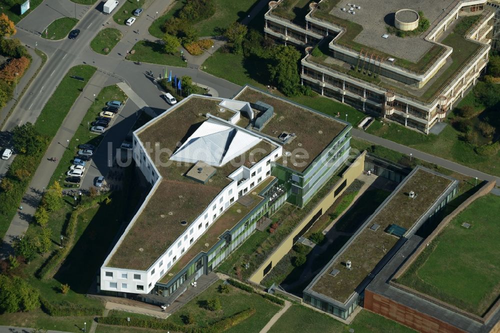 Heidelberg von oben - Klinikgelände und Gebäude des Nationalen Centrums für Tumorerkrankungen des Universitätsklinikum in Heidelberg im Bundesland Baden-Württemberg