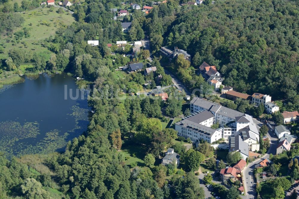 Luftaufnahme Buckow (Märkische Schweiz) - Klinikgelände und Gebäudekomplex des Krankenhauses Immanuel Klinik Märkische Schweiz in Buckow (Märkische Schweiz) im Bundesland Brandenburg