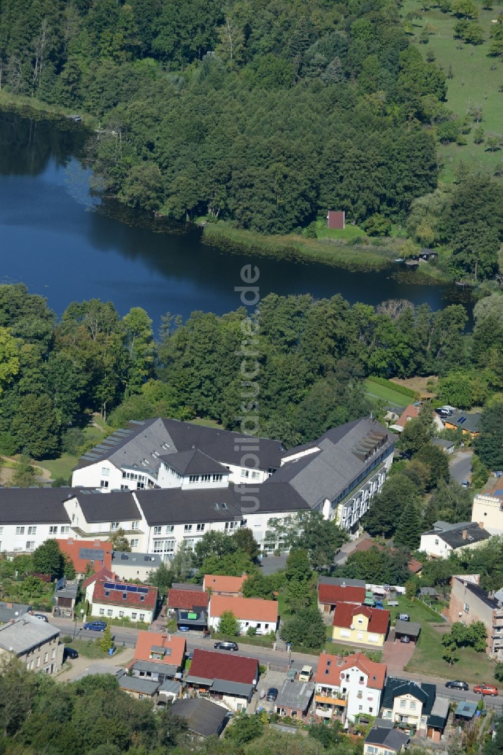 Buckow (Märkische Schweiz) aus der Vogelperspektive: Klinikgelände und Gebäudekomplex des Krankenhauses Immanuel Klinik Märkische Schweiz in Buckow (Märkische Schweiz) im Bundesland Brandenburg