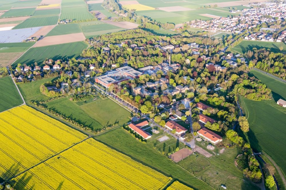 Riedstadt von oben - Klinikgelände der Klinik für Kinder- und Jugendpsychiatrie, Psychosomatik und Psychotherapie Riedstadt im Ortsteil Goddelau in Riedstadt im Bundesland Hessen, Deutschland