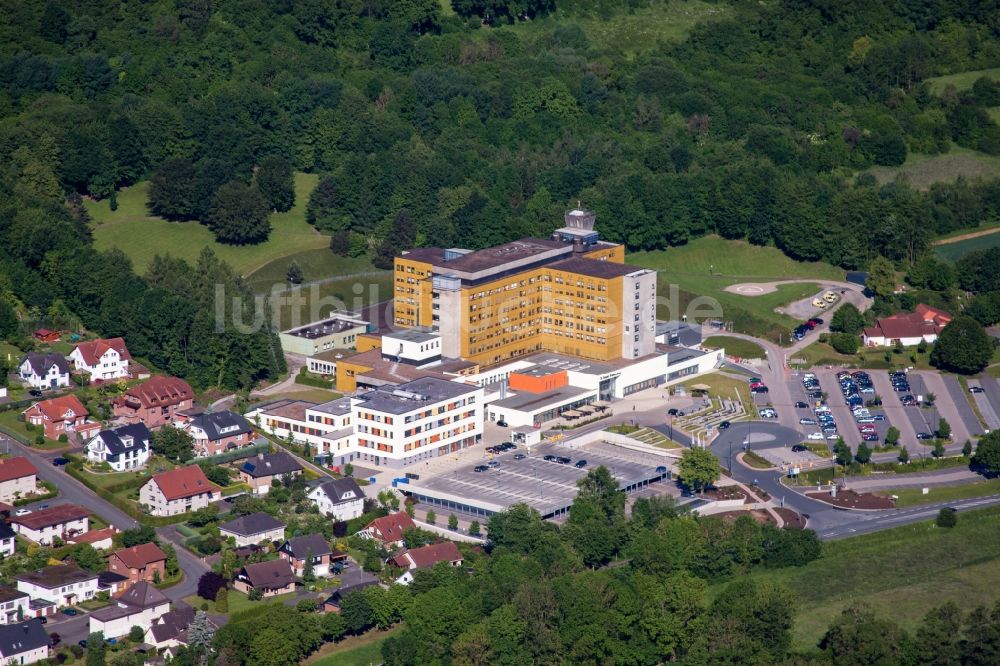 Höxter von oben - Klinikgelände des Klinikum Weser-Egge - St. Ansgar Krankenhaus Höxter in Höxter im Bundesland Nordrhein-Westfalen - NRW, Deutschland