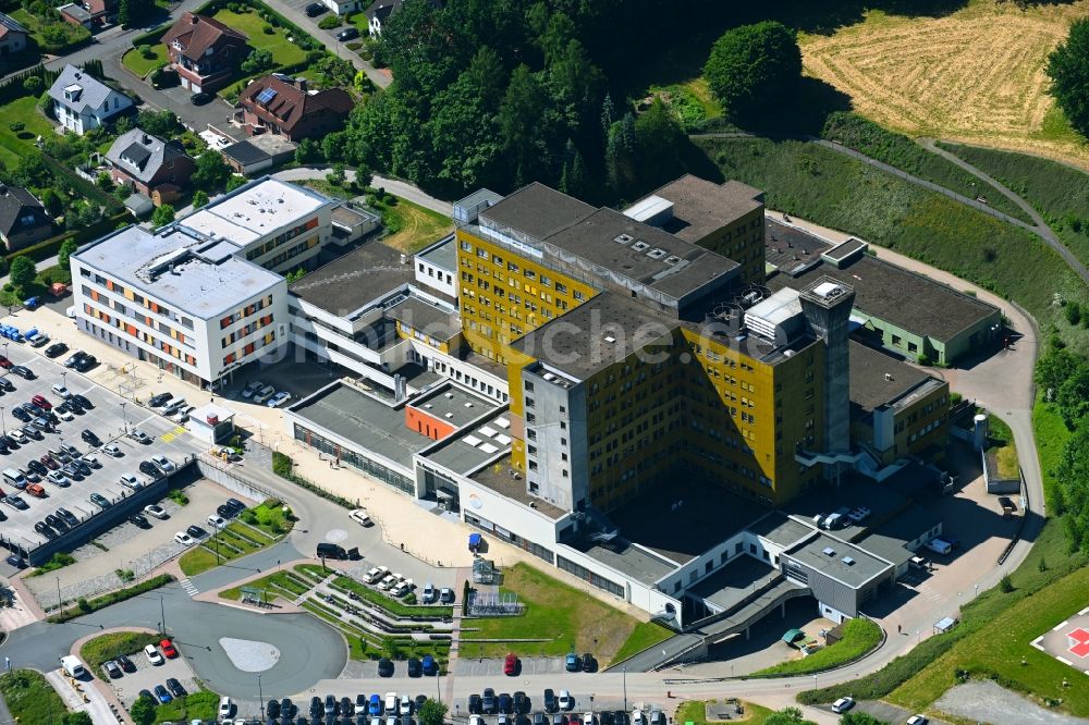 Höxter von oben - Klinikgelände des Klinikum Weser-Egge - St. Ansgar Krankenhaus Höxter in Höxter im Bundesland Nordrhein-Westfalen - NRW, Deutschland