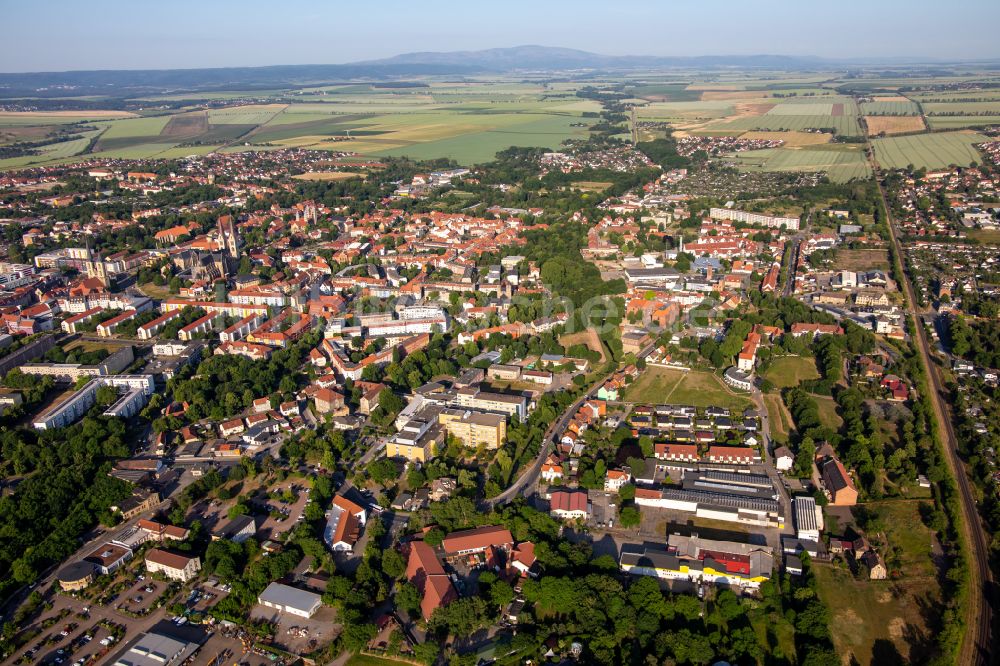 Halberstadt aus der Vogelperspektive: Klinikgelände des Krankenhauses AMEOS Klinikum Halberstad in Halberstadt im Bundesland Sachsen-Anhalt, Deutschland