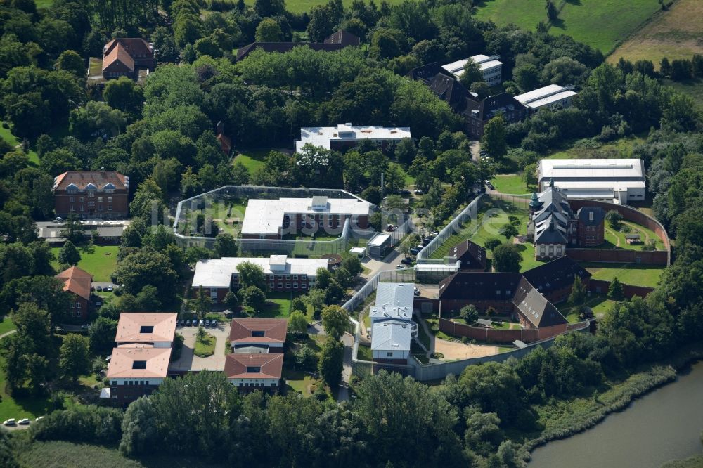 Neustadt in Holstein von oben - Klinikgelände des Krankenhauses AMEOS Pflege und Betreuung in Neustadt in Holstein im Bundesland Schleswig-Holstein