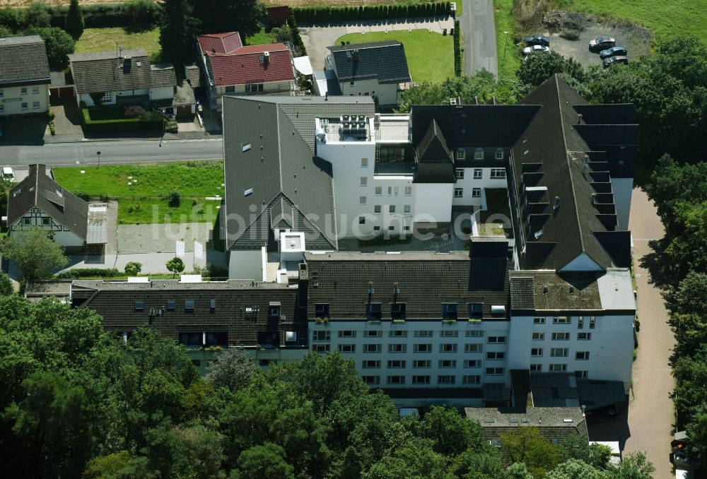 Nidda aus der Vogelperspektive: Klinikgelände des Krankenhauses Asklepios Neurologische Klinik Bad Salzhausen Am Hasensprung in Nidda im Bundesland Hessen, Deutschland