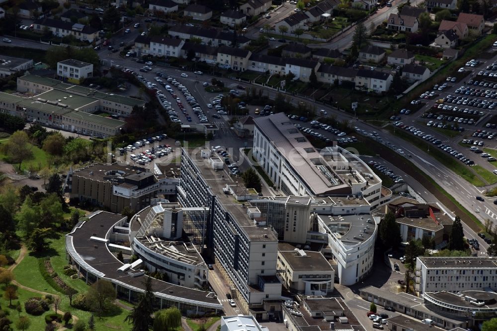 Luftbild Auxerre - Klinikgelände des Krankenhauses Association Vivre à Domicile am Boulevard de Verdun in Auxerre in Bourgogne Franche-Comté, Frankreich