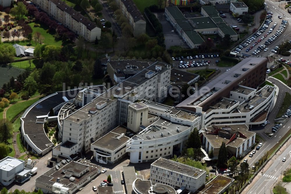 Luftbild Auxerre - Klinikgelände des Krankenhauses Association Vivre à Domicile am Boulevard de Verdun in Auxerre in Bourgogne Franche-Comté, Frankreich