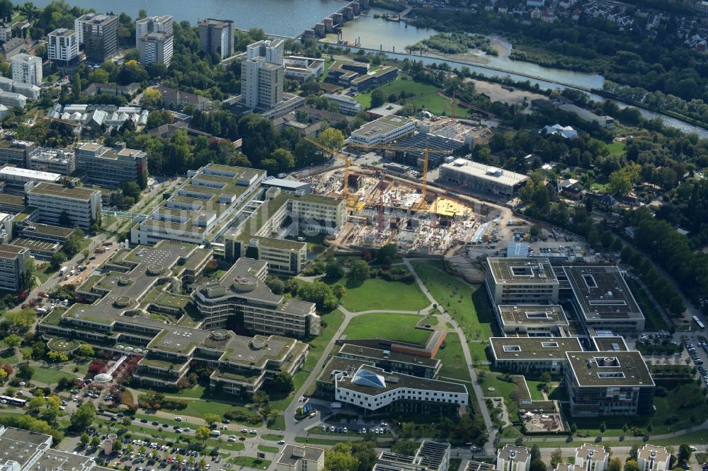 Luftaufnahme Heidelberg - Klinikgelände des Krankenhauses mit der Baustelle zum Neubau der Chirurgischen Klinik des Universitätsklinikums in Heidelberg im Bundesland Baden-Württemberg