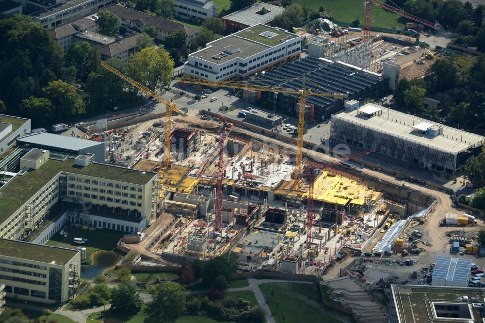 Heidelberg von oben - Klinikgelände des Krankenhauses mit der Baustelle zum Neubau der Chirurgischen Klinik des Universitätsklinikums in Heidelberg im Bundesland Baden-Württemberg