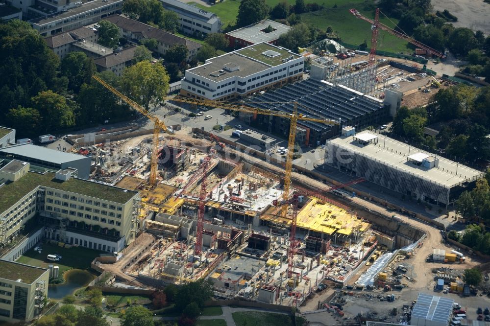 Heidelberg aus der Vogelperspektive: Klinikgelände des Krankenhauses mit der Baustelle zum Neubau der Chirurgischen Klinik des Universitätsklinikums in Heidelberg im Bundesland Baden-Württemberg