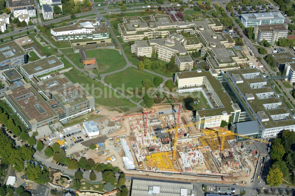 Heidelberg von oben - Klinikgelände des Krankenhauses mit der Baustelle zum Neubau der Chirurgischen Klinik des Universitätsklinikums in Heidelberg im Bundesland Baden-Württemberg