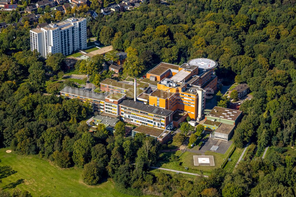 Duisburg von oben - Klinikgelände des Krankenhauses Berufsgenossenschaftliche Unfallklinik Duisburg GmbH Klinik für Orthopädie und Unfallchirurgie in Duisburg im Bundesland Nordrhein-Westfalen