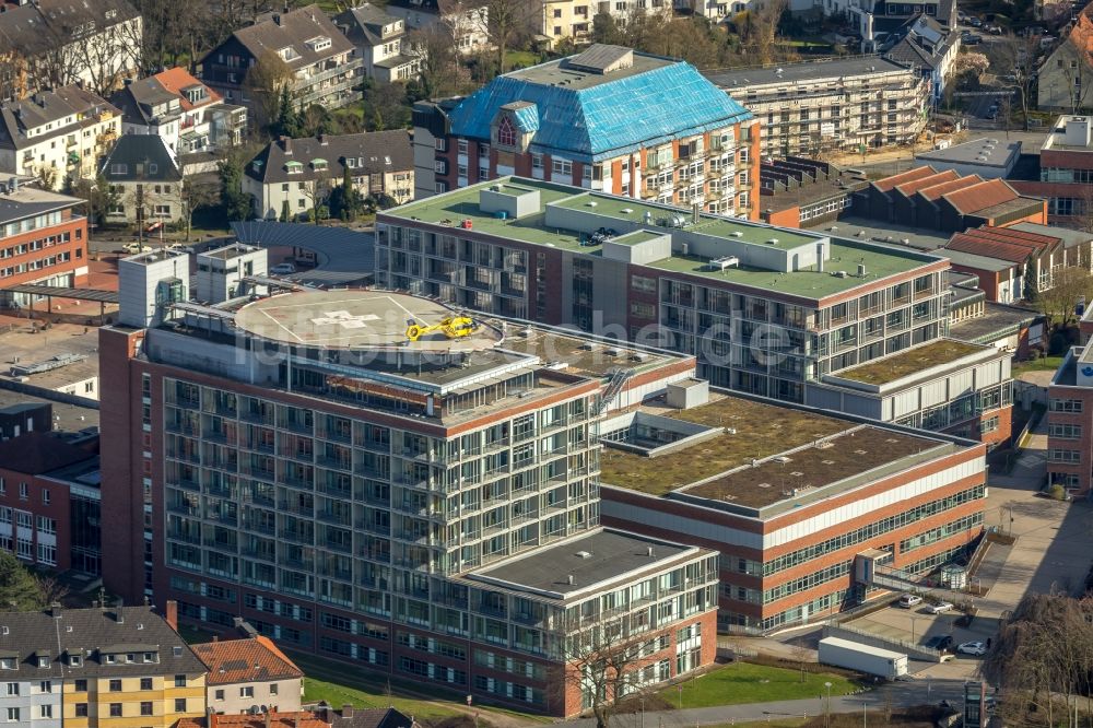 Bochum aus der Vogelperspektive: Klinikgelände des Krankenhauses am Bürkle-de-la-Camp-Platz im Ortsteil Bochum Süd in Bochum im Bundesland Nordrhein-Westfalen, Deutschland