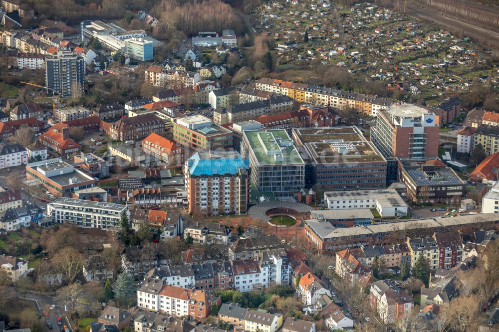 Bochum von oben - Klinikgelände des Krankenhauses am Bürkle-de-la-Camp-Platz im Ortsteil Bochum Süd in Bochum im Bundesland Nordrhein-Westfalen, Deutschland