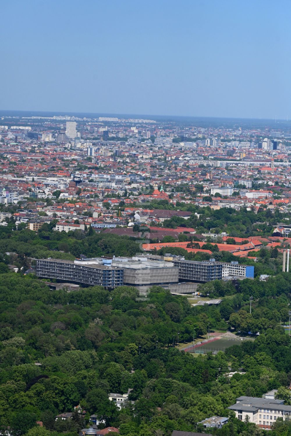 Luftaufnahme Berlin - Klinikgelände des Krankenhauses Campus Benjamin Franklin in Steglitz in Berlin, Deutschland