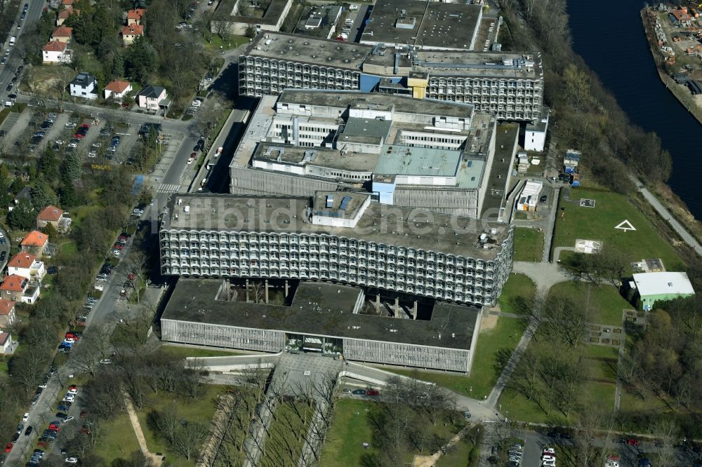 Berlin aus der Vogelperspektive: Klinikgelände des Krankenhauses Charité Campus Benjamin Franklin (CBF) am Hindenburgdamm in Berlin