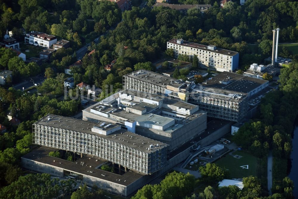 Luftaufnahme Berlin - Klinikgelände des Krankenhauses Charité Campus Benjamin Franklin (CBF) am Hindenburgdamm in Berlin