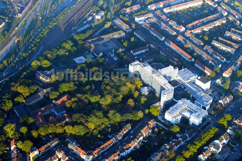 Bremen aus der Vogelperspektive: Klinikgelände des Krankenhauses der DIAKO Ev. Diakonie-Krankenhaus gemeinnützige GmbH in Bremen, Deutschland