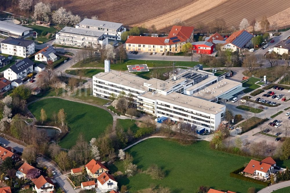 Landau an der Isar aus der Vogelperspektive: Klinikgelände des Krankenhauses DONAUISAR Klinikum in Landau an der Isar im Bundesland Bayern, Deutschland