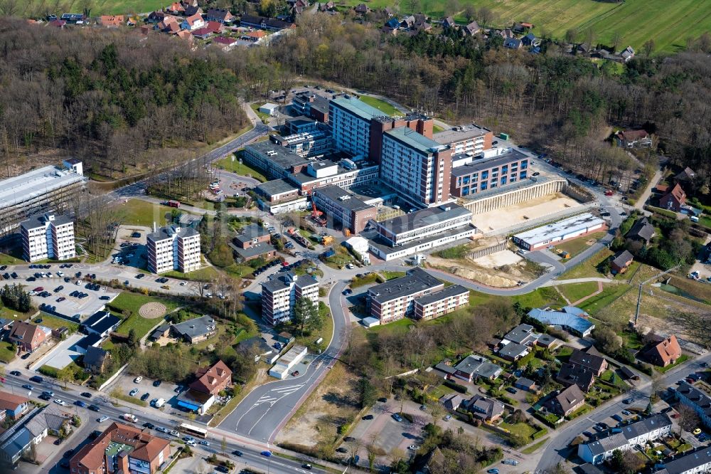 Stade von oben - Klinikgelände des Krankenhauses Elbe Klinik im Ortsteil Wiepenkathen in Stade im Bundesland Niedersachsen, Deutschland