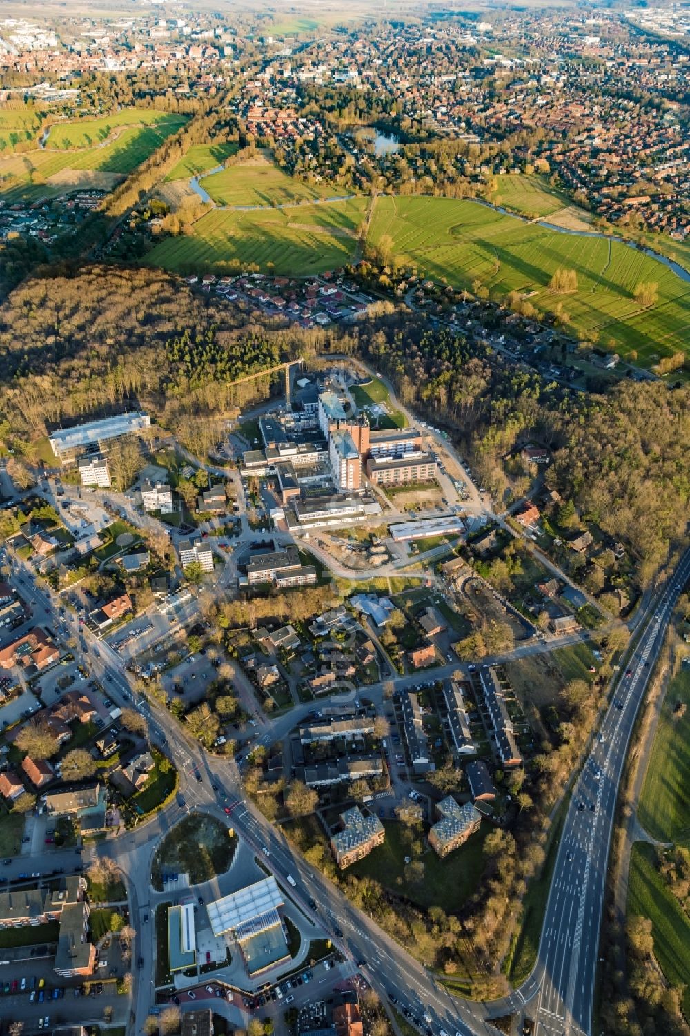 Stade aus der Vogelperspektive: Klinikgelände des Krankenhauses Elbe Klinkum in Stade im Bundesland Niedersachsen, Deutschland