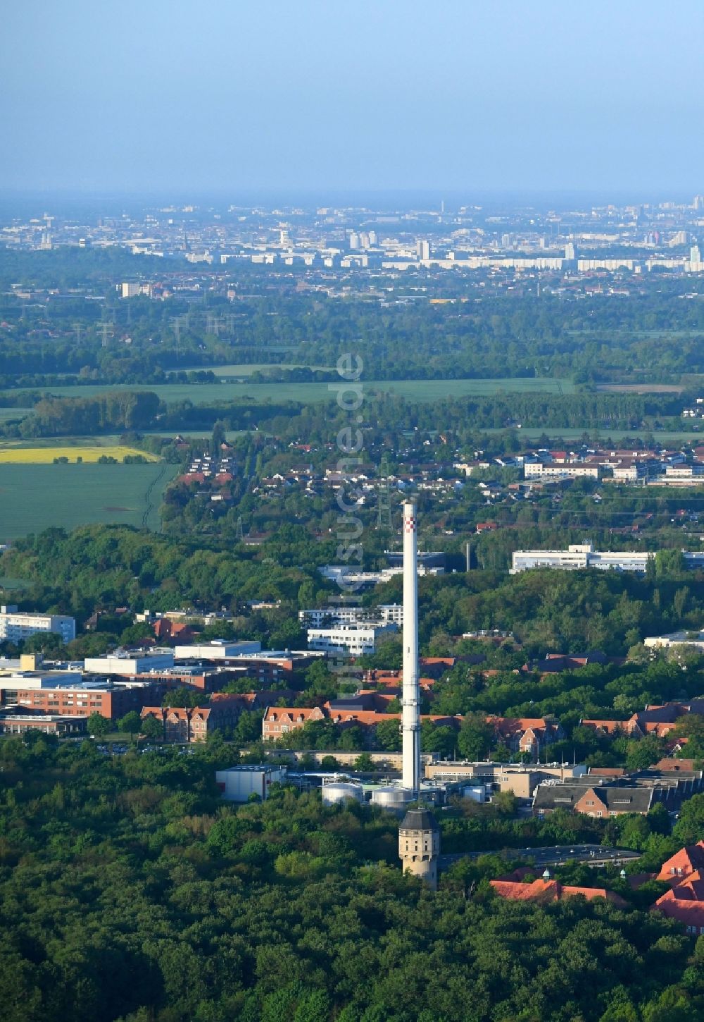 Luftaufnahme Berlin - Klinikgelände des Krankenhauses entlang des Lindenberger Weg im Ortsteil Buch in Berlin, Deutschland