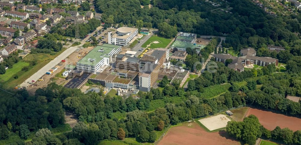 Duisburg von oben - Klinikgelände des Krankenhauses Evangelisches Krankenhaus Duisburg-Nord in Duisburg im Bundesland Nordrhein-Westfalen, Deutschland