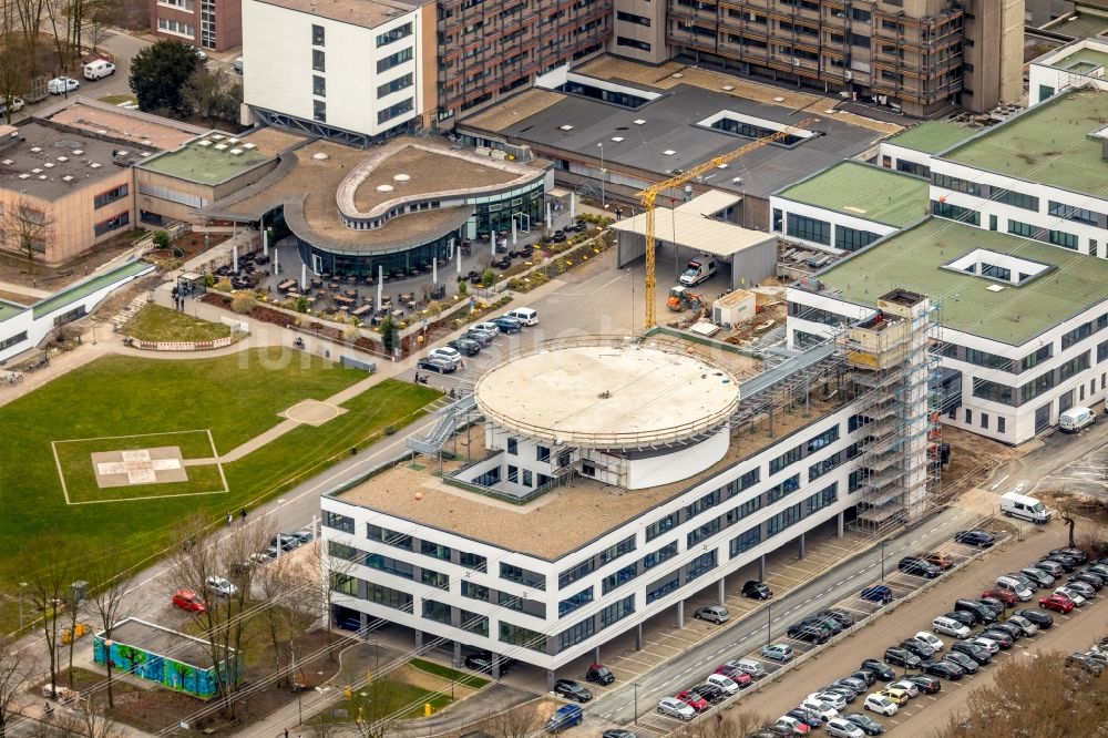 Duisburg von oben - Klinikgelände des Krankenhauses Evangelisches Krankenhaus Duisburg-Nord im Ortsteil Hamborn in Duisburg im Bundesland Nordrhein-Westfalen, Deutschland