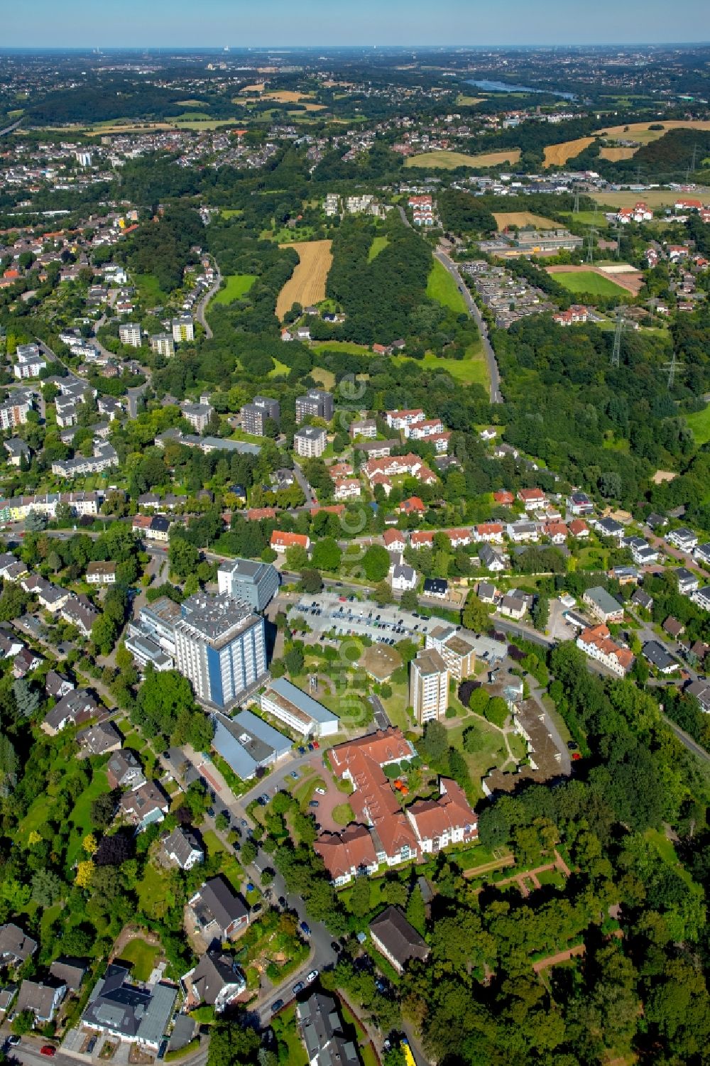 Luftaufnahme Hattingen - Klinikgelände des Krankenhauses Evangelisches Krankenhaus Hattingen gGmbH in Hattingen im Bundesland Nordrhein-Westfalen