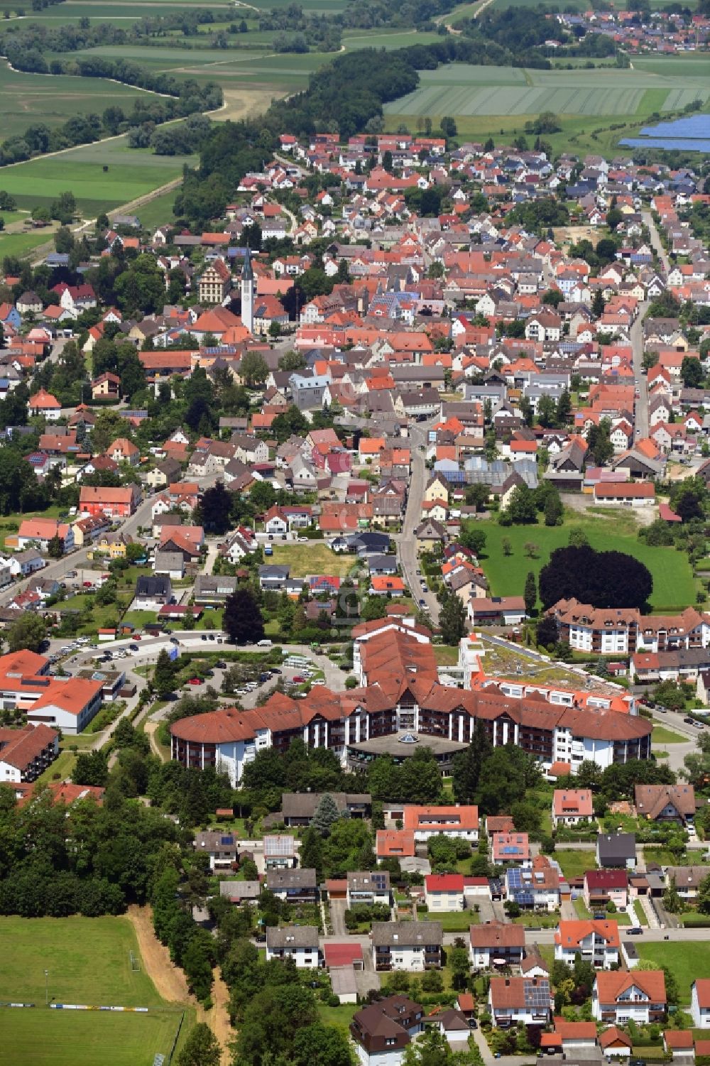 Luftbild Ichenhausen - Klinikgelände des Krankenhauses Fachklinik Ichenhausen an der Krumbacher Straße in Ichenhausen im Bundesland Bayern, Deutschland