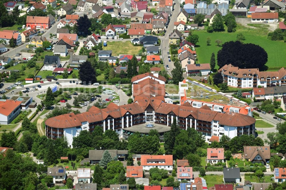 Ichenhausen von oben - Klinikgelände des Krankenhauses Fachklinik Ichenhausen an der Krumbacher Straße in Ichenhausen im Bundesland Bayern, Deutschland