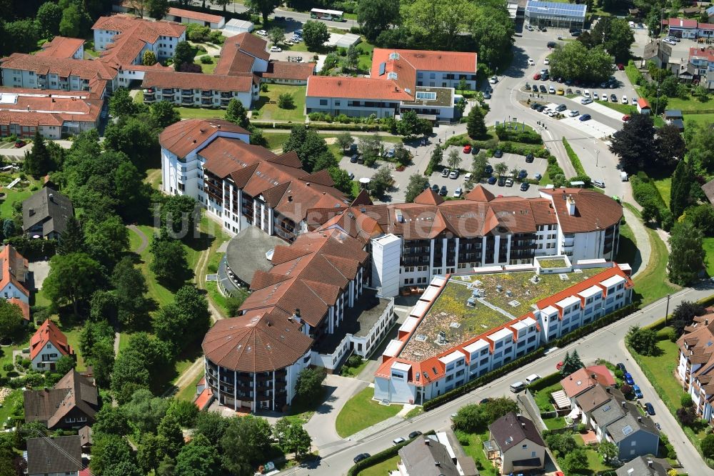 Ichenhausen aus der Vogelperspektive: Klinikgelände des Krankenhauses Fachklinik Ichenhausen an der Krumbacher Straße in Ichenhausen im Bundesland Bayern, Deutschland