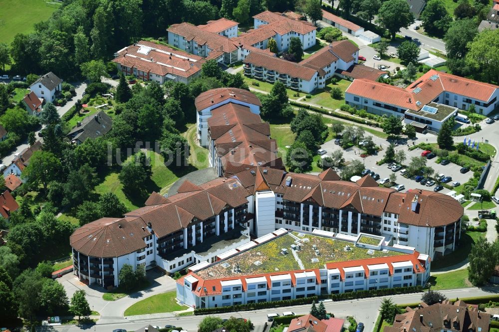 Luftaufnahme Ichenhausen - Klinikgelände des Krankenhauses Fachklinik Ichenhausen an der Krumbacher Straße in Ichenhausen im Bundesland Bayern, Deutschland