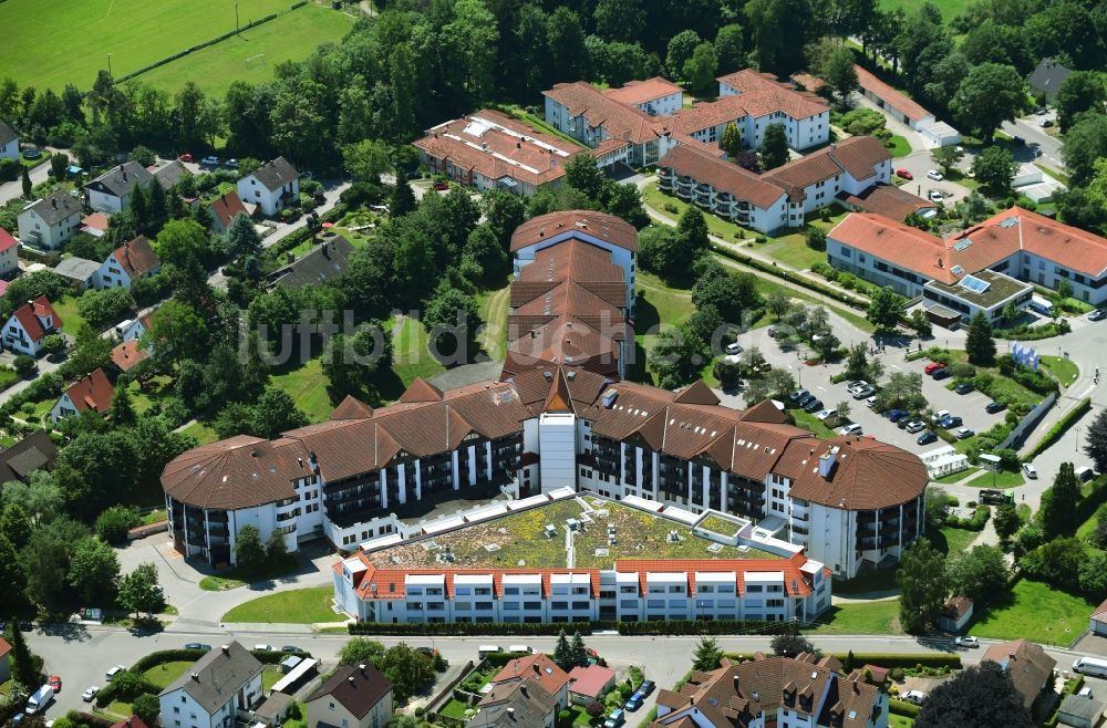 Ichenhausen von oben - Klinikgelände des Krankenhauses Fachklinik Ichenhausen an der Krumbacher Straße in Ichenhausen im Bundesland Bayern, Deutschland