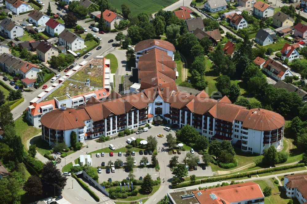 Ichenhausen von oben - Klinikgelände des Krankenhauses Fachklinik Ichenhausen an der Krumbacher Straße in Ichenhausen im Bundesland Bayern, Deutschland